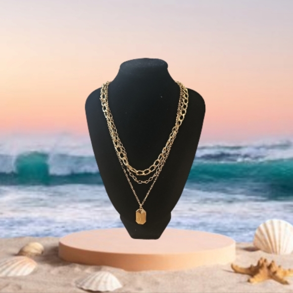 Elegant Three Strand Layered Necklace. - Picture 6 of 6